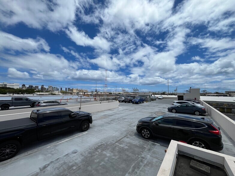More Photos Of 1244 Kaumualii St, Honolulu Bank For Lease