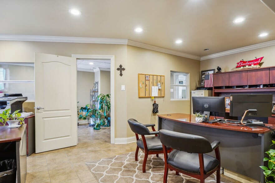More Photos Of 2501 Florida Ave, Kenner Light Distribution For Sale