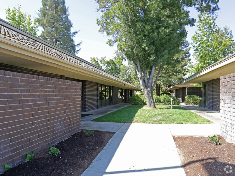 More Photos Of 1706 E Bullard Ave, Fresno Office For Lease
