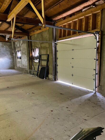 More Photos Of 325 N Main St, Liberty Flex For Lease