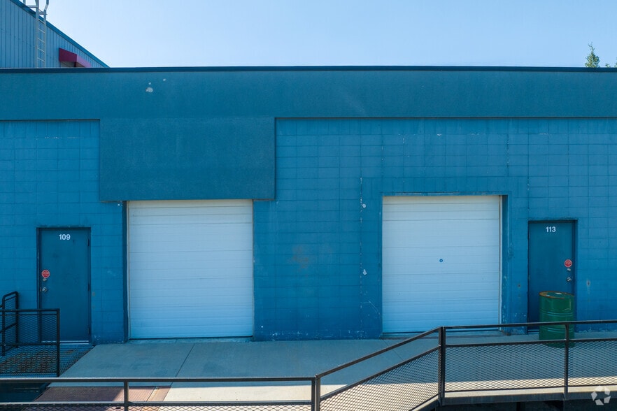 More Photos Of 2770 3rd Ave NE, Calgary Office For Sale