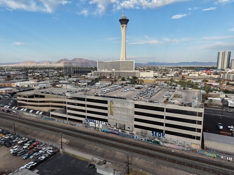 More Photos Of 1900 Industrial Rd, Las Vegas Parking Garage For Lease