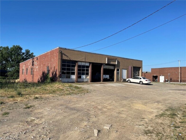 Primary Photo Of 602 12th St NE, Canton Auto Repair For Sale