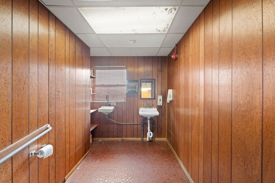 More Photos Of 1072 Main St, West Warwick Office For Sale