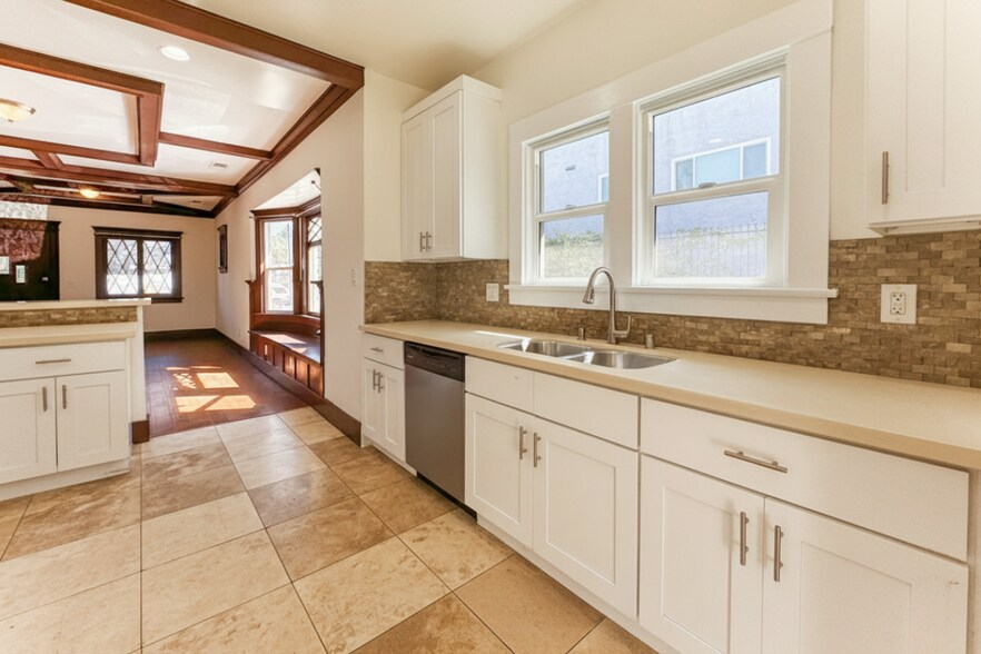 More Photos Of 6178 Aldama St, Los Angeles Apartments For Sale