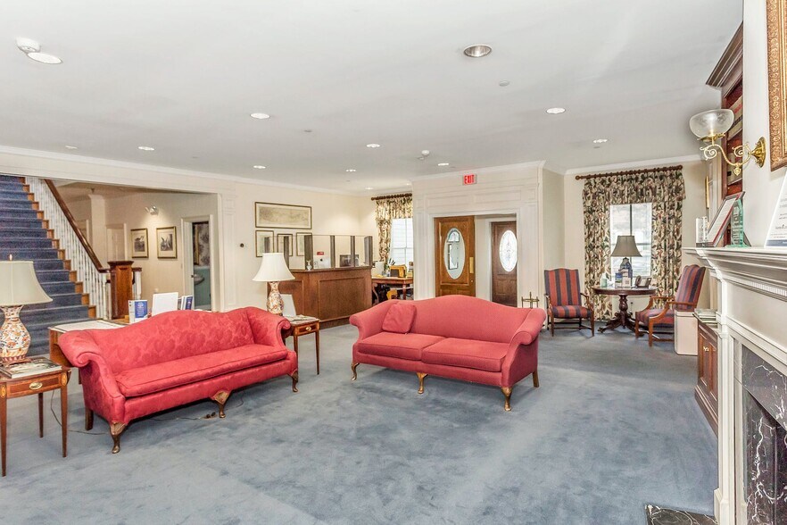 More Photos Of 33 W 2nd St, Riverhead Office For Sale