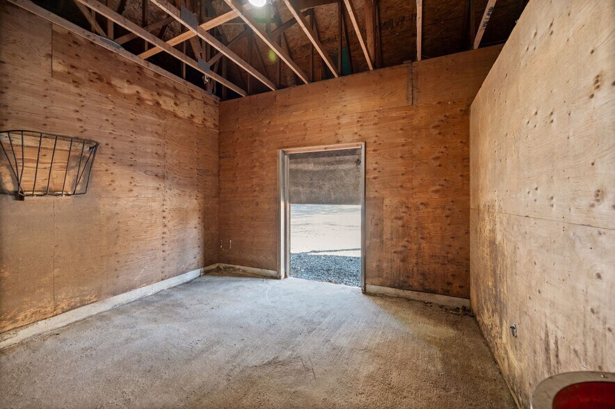 More Photos Of 3051 Eldridge Rd, Abbotsford Office For Sale