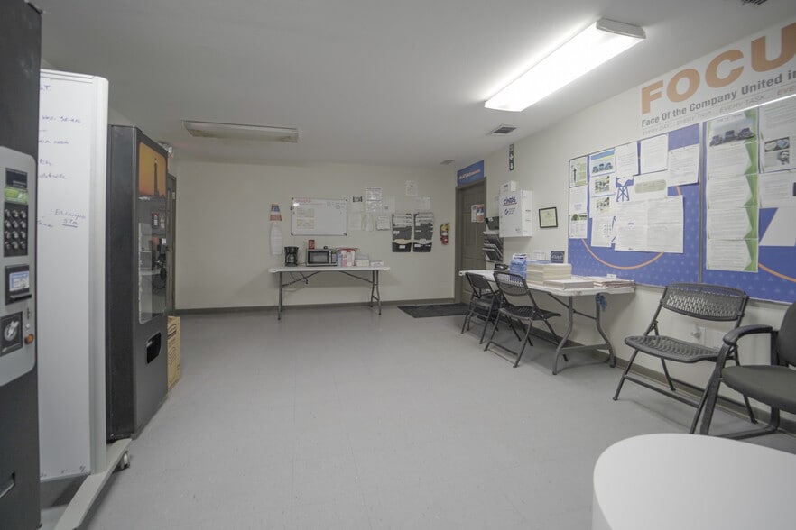 More Photos Of 808 Bob White Rd, Victoria Warehouse For Sale