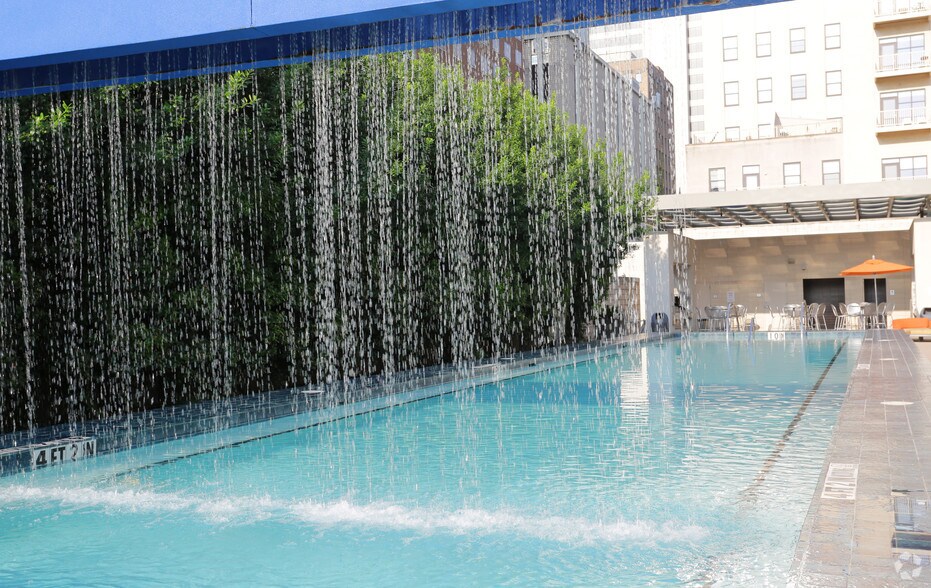 More Photos Of 1623 Main St, Dallas Apartments For Lease