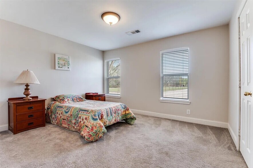 More Photos Of 1003 FM664 Ferris, TX, Red Oak Office For Sale