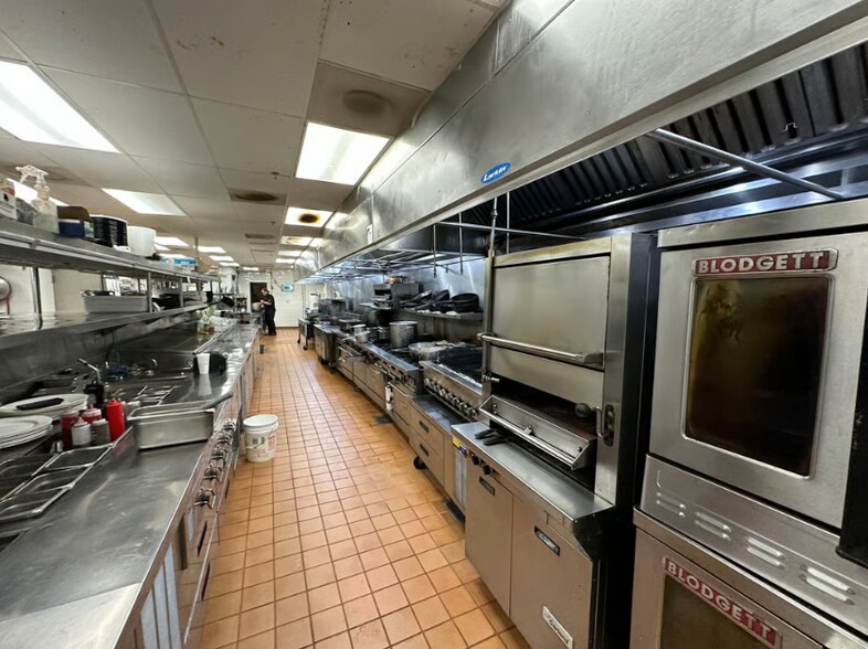 More Photos Of 4117 S National Ave, Springfield Restaurant For Sale