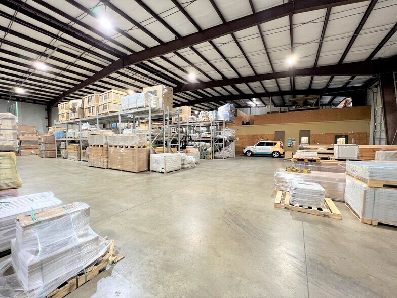 More Photos Of 21019 Spring Towne Dr, Spring Showroom For Lease