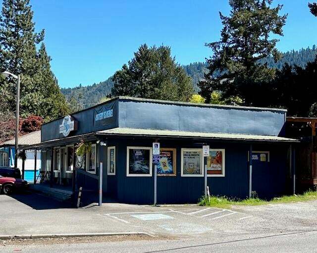 More Photos Of 6401 Rogue River Hwy, Grants Pass Bar For Sale