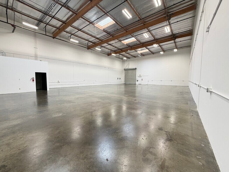 More Photos Of 24922 Anza Dr, Valencia Warehouse For Lease