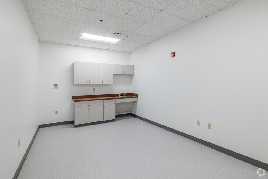 More Photos Of 1 S Shearer Dr, Carlisle Warehouse For Lease