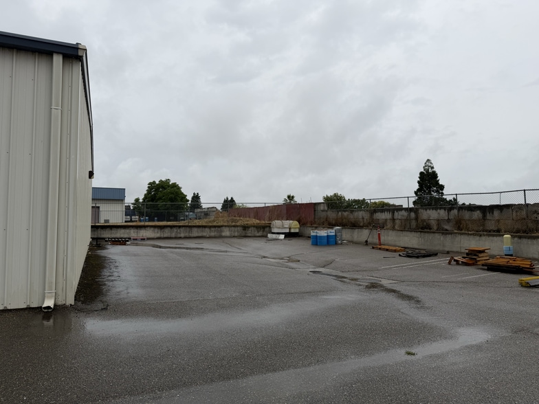 More Photos Of 552 Hi Tech Pky, Oakdale Warehouse For Lease