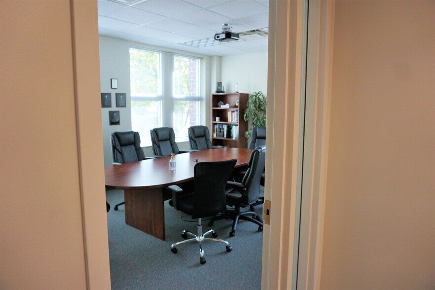 More Photos Of 2 Willow St, Southborough Office For Lease