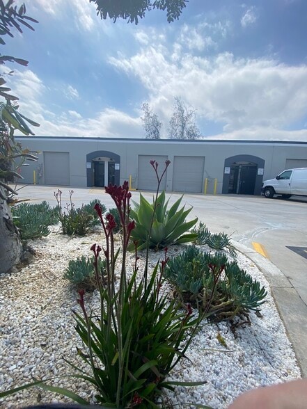 More Photos Of 8101-8117 Orion Ave, Van Nuys Warehouse For Lease