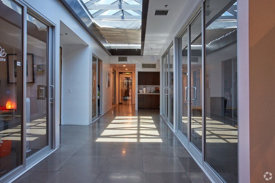 More Photos Of 5877 Obama Blvd, Los Angeles Loft Creative Space For Lease