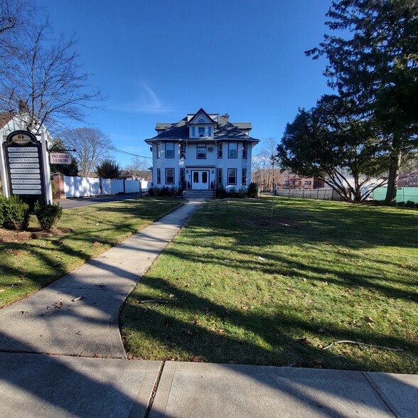 Primary Photo Of 64 Hilton Ave, Hempstead Office For Lease