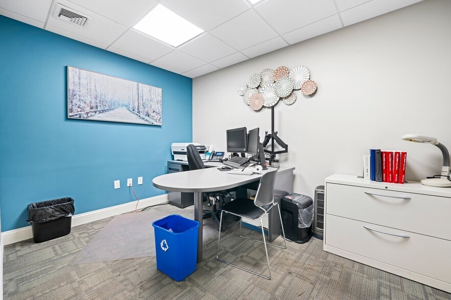More Photos Of 1 Commons Dr, Londonderry Medical For Lease