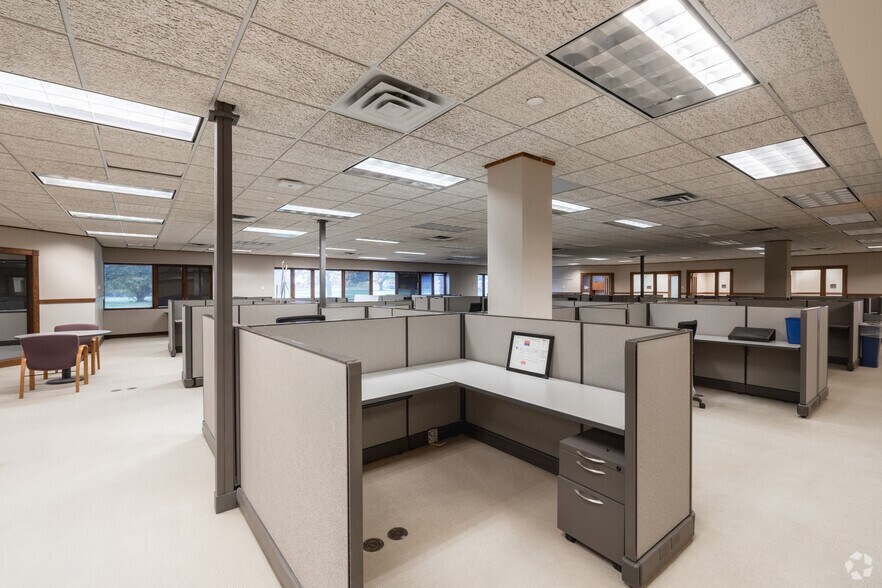 More Photos Of 700 & 734 S Waverly Rd, Holland Office For Sale