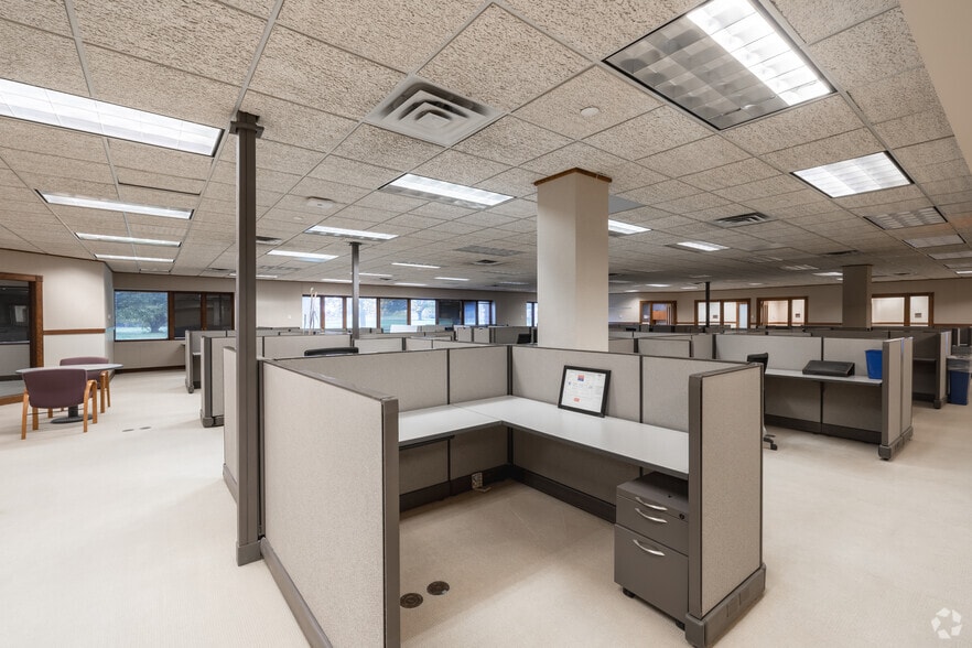 More Photos Of 700 & 734 S Waverly Rd, Holland Office For Sale
