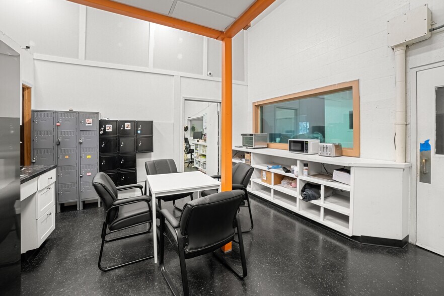 More Photos Of 3156 Oihana St, Lihue Warehouse For Sale