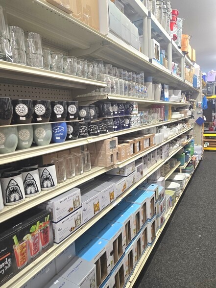 More Photos Of 242 Vineyard Haven Rd, Edgartown Storefront For Sale