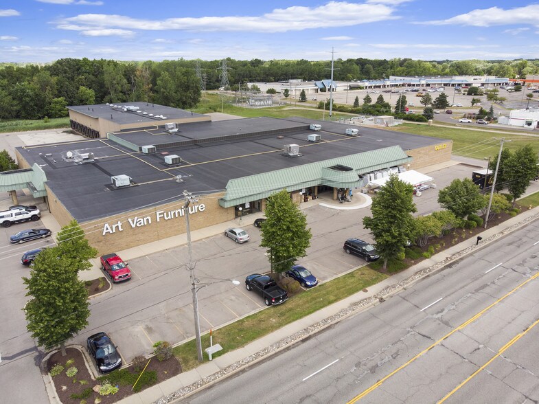 More Photos Of 4095 E Court St, Burton Freestanding For Lease