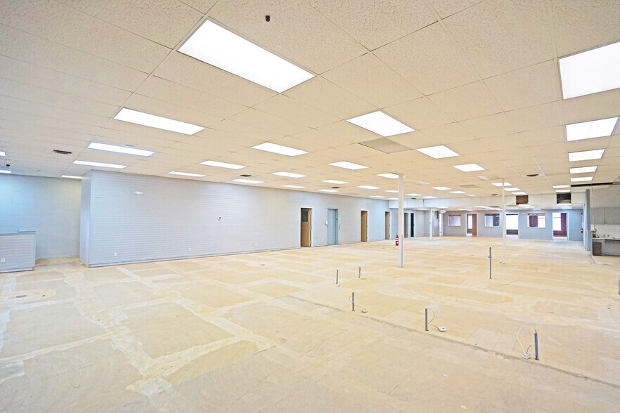 More Photos Of 2001 W Lincoln Ave, Yakima Freestanding For Sale