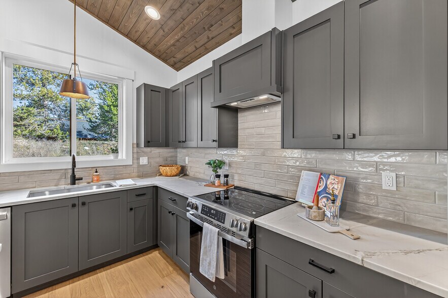 More Photos Of 101, 103, 105 Bighorn Court, Mccall Specialty For Sale