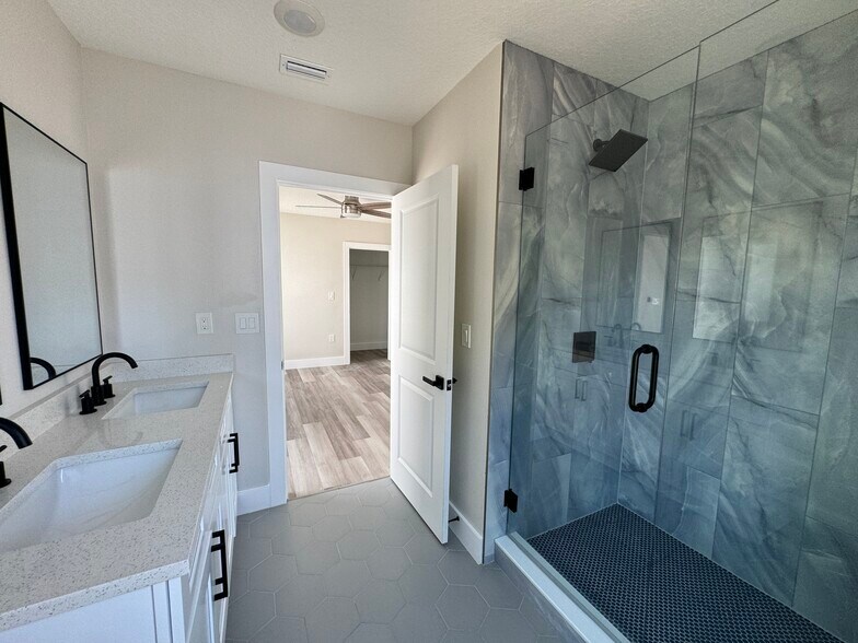 More Photos Of 4710 21st St N, Saint Petersburg Specialty For Sale