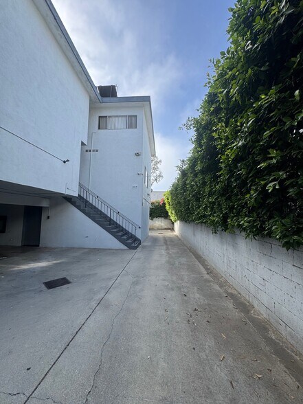 More Photos Of 212 W Plymouth St, Inglewood Apartments For Sale