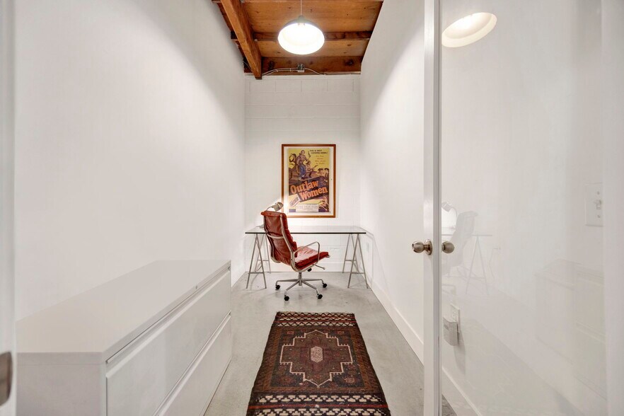 More Photos Of 5908 Barton Ave, Los Angeles Loft Creative Space For Sale