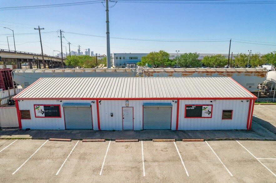 More Photos Of 6555 Navigation Blvd, Houston Warehouse For Lease