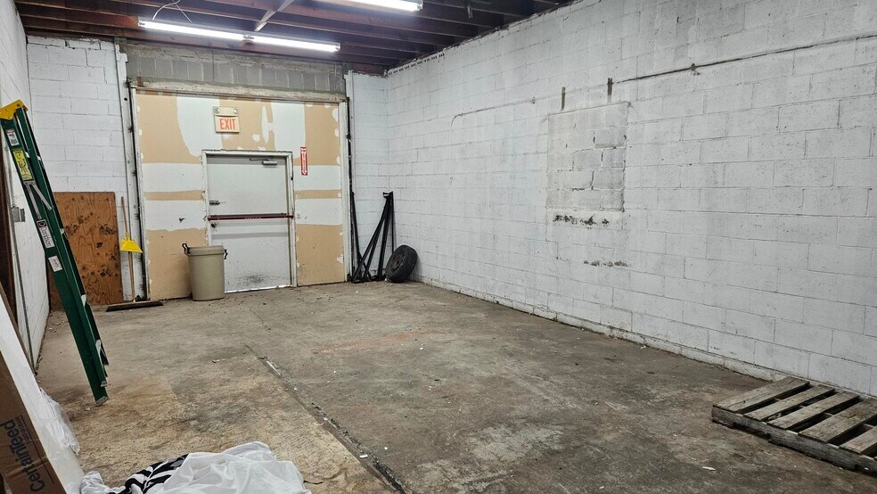 More Photos Of 606 W Cherokee St, Wagoner General Retail For Lease