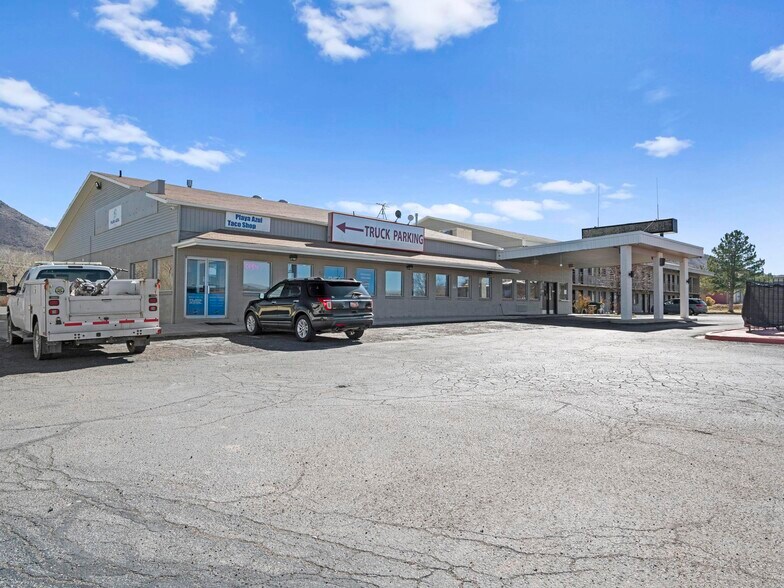 More Photos Of 1225 S State St, Salina Hotel For Sale