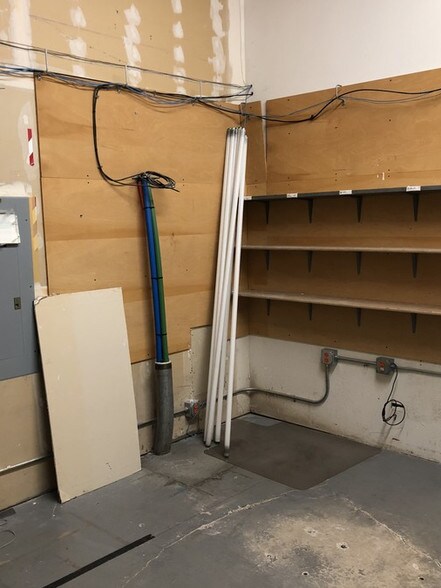 More Photos Of 4660 Portland Rd, Salem Office For Lease