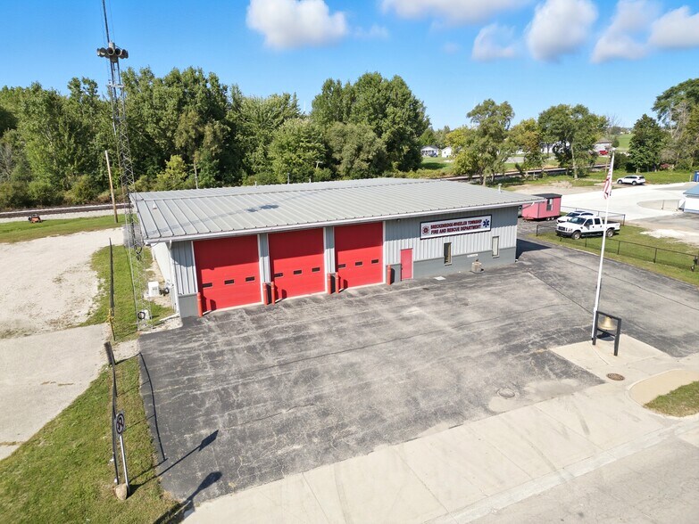 More Photos Of 513 E Saginaw St, Breckenridge Warehouse For Lease