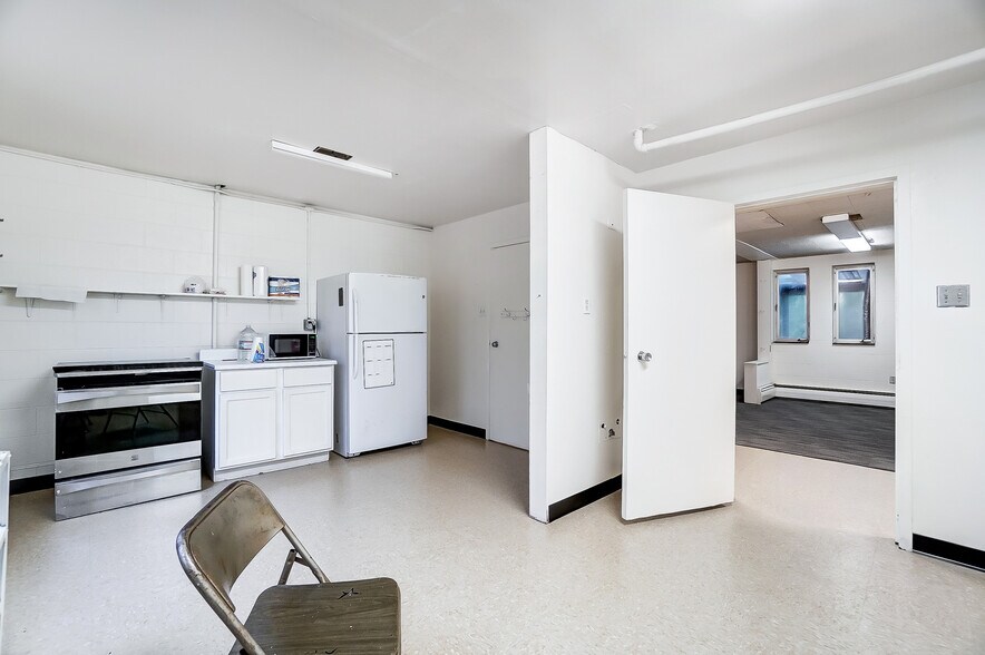 More Photos Of 1106 E High St, Springfield Schools For Sale