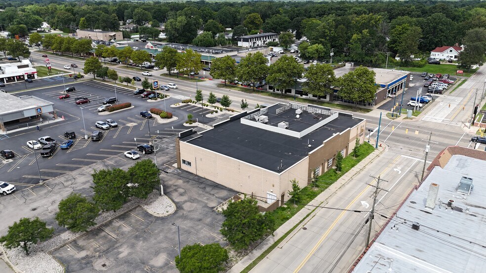 More Photos Of 29901 Ford Rd, Garden City Storefront For Lease