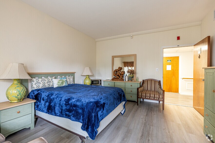 More Photos Of 1189 W River Dr, Margate Assisted Living For Sale