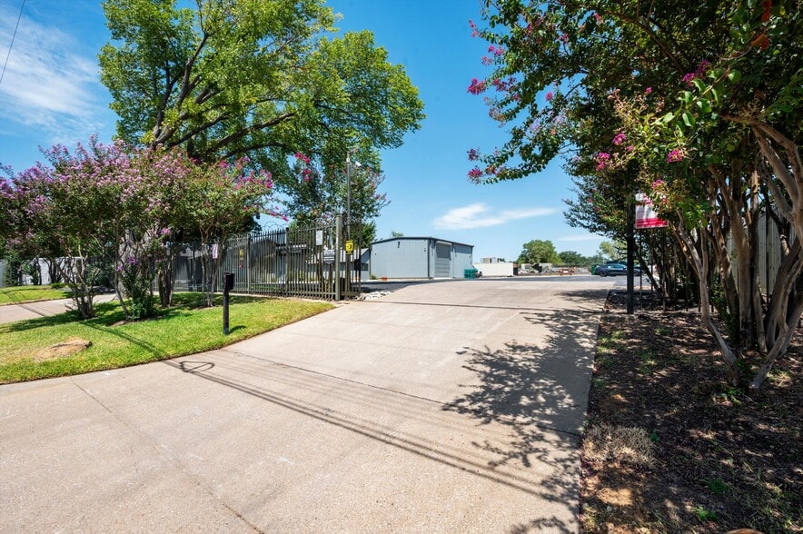 More Photos Of 2655 Myrtle Springs Ave, Dallas Light Manufacturing For Sale