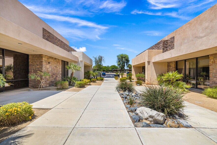 More Photos Of 550 S Paseo Dorotea, Palm Springs Medical For Sale