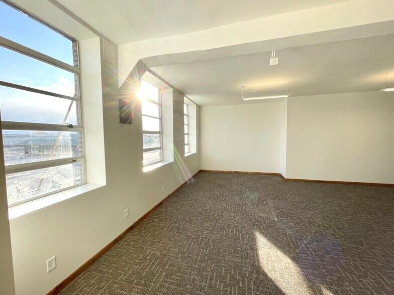 More Photos Of 1500 Clinton St, Buffalo Light Manufacturing For Lease