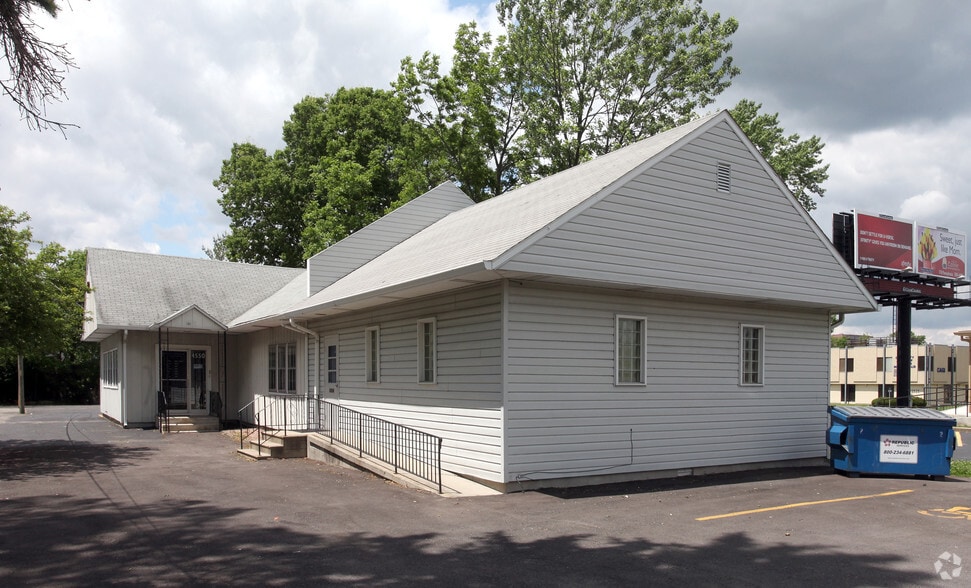 More Photos Of 4550 Allisonville Rd, Indianapolis Office For Sale