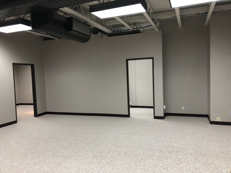 More Photos Of 330 N Wood Rd, Camarillo Warehouse For Lease