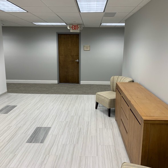 More Photos Of 755 Commerce Dr, Decatur Medical For Lease