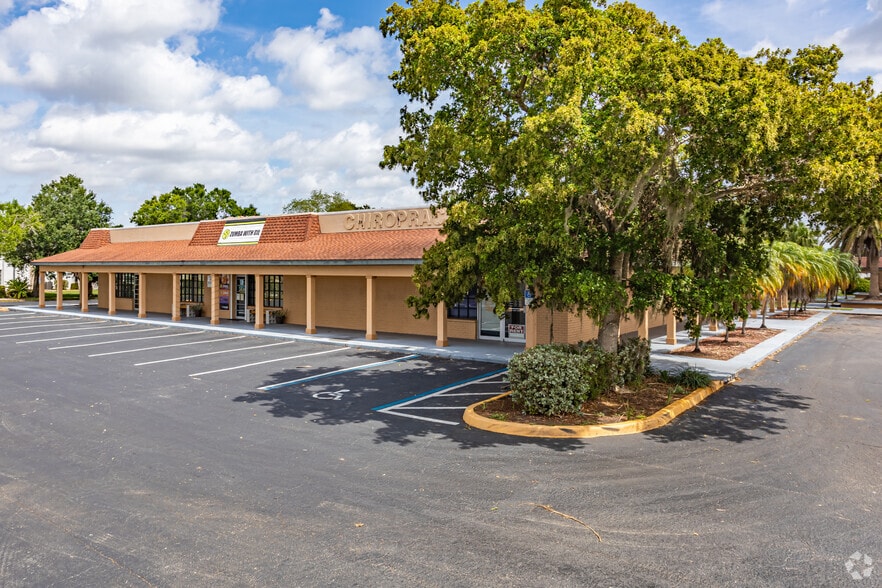 More Photos Of 7050 Winkler Rd, Fort Myers Restaurant For Lease